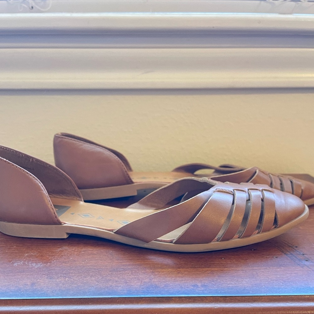 Women’s light brown flats
